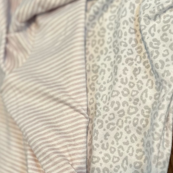 NWT Rae Dunn TWO-PIECE pajama set! FEARLESS and GRATEFUL. Both size S. MSRP $96 - Picture 11 of 11